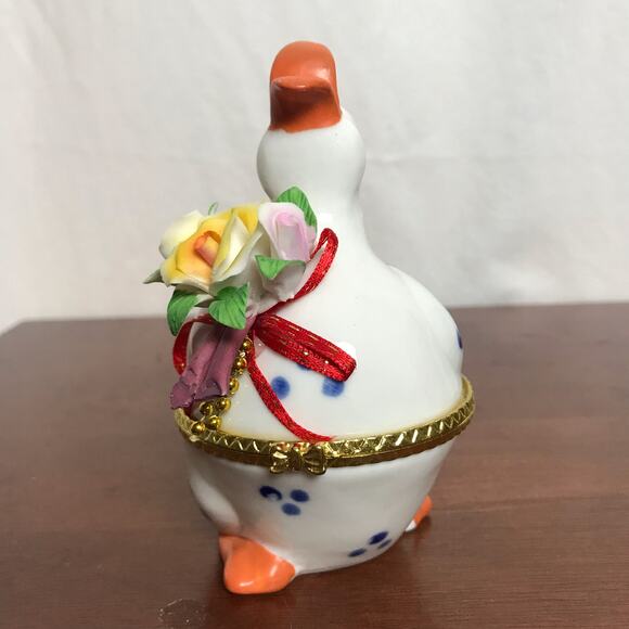 Capo De Mode VTG Ceramic White & Blue Goose Or Duck Trinket Box With Flowers - Picture 2 of 9
